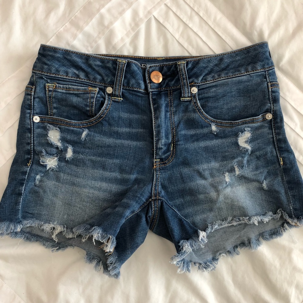 AE frayed, ripped jean shorts!